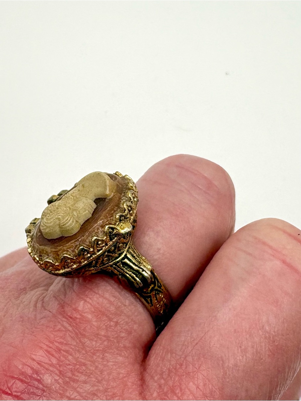 Vintage 1950s Cameo Solid Perfume Holder Ring Adjustable Gold Tone Victorian - Picture 7 of 13